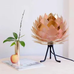 Bordlamper ^ UMAGE Silvia Mini bordlampe kobber, sort trefod