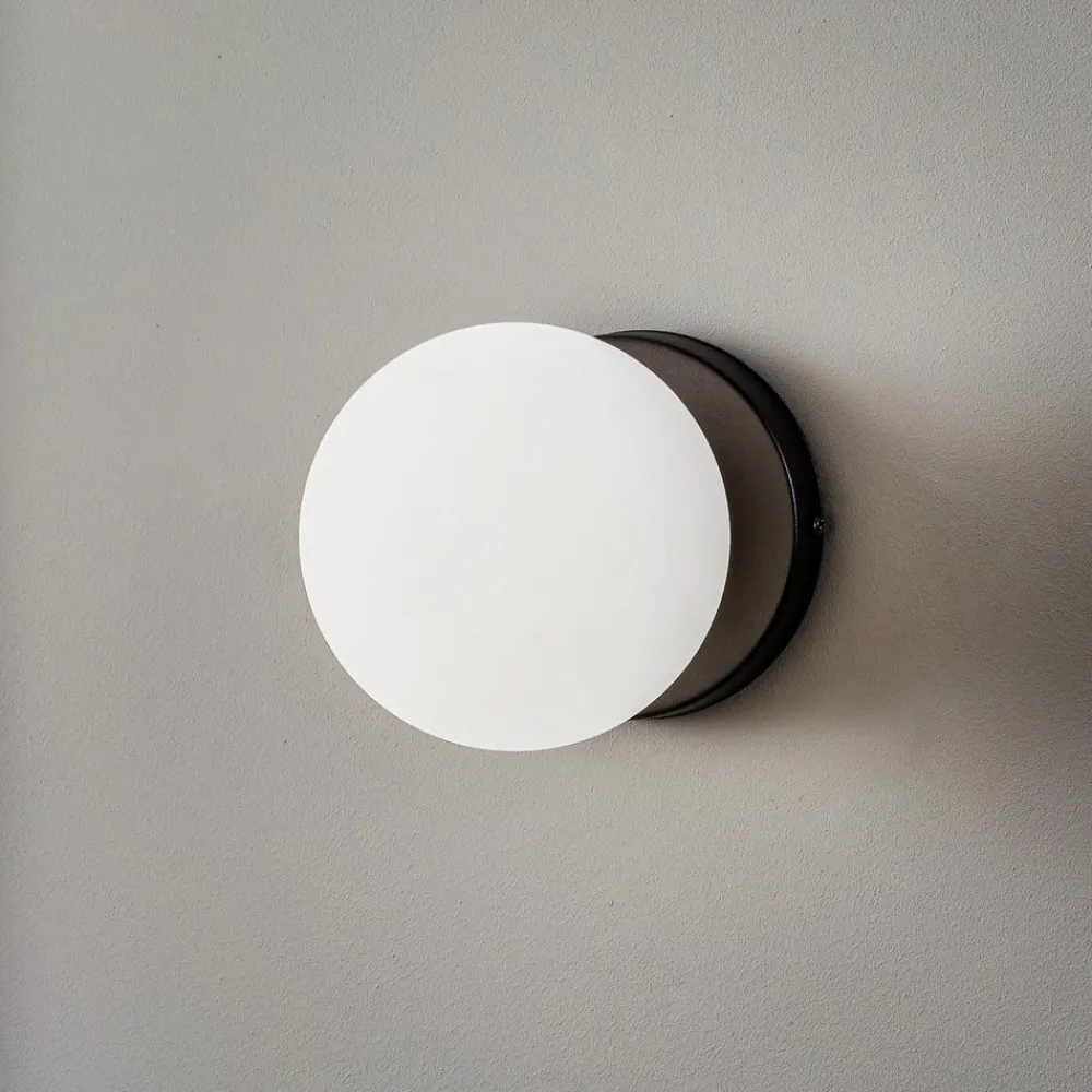 EMIBIG LIGHTING Væglamper > Væglampe Kiba, sort/guld, lampeskærm af glaskugle