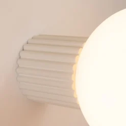 Væg- Og Spejllamper ^ SOLLUX LIGHTING Væglampe ORBI, beige, glas/metal, Ø 12 cm, IP44, G9