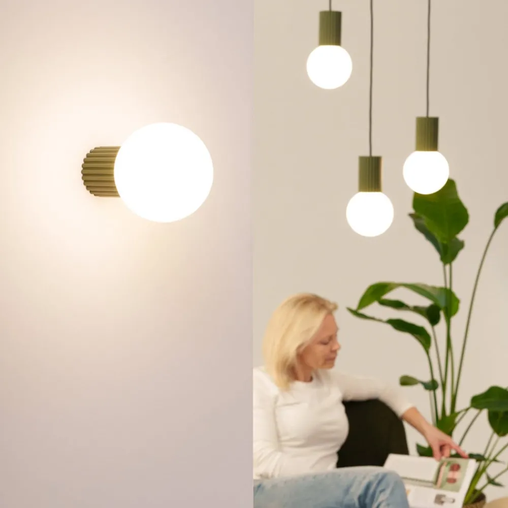 Gang|Pendellamper ^ SOLLUX LIGHTING Væglampe ORBI, olivengrøn, glas/metal, Ø 12 cm, IP44, G9