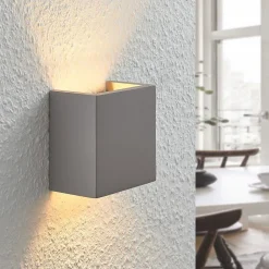 Lindby Væglamper|Væglamper > Væglampe Smira i beton og grå, 12,5 x 12,5 cm
