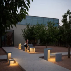 Vibia Sokkellamper > Empty 4135 Udendørslampe i beton, 25 cm