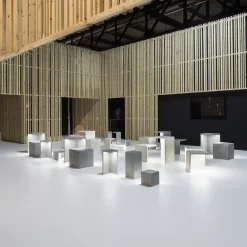 Vibia Sokkellamper > Empty 4136 udendørslampe i beton, 55 cm